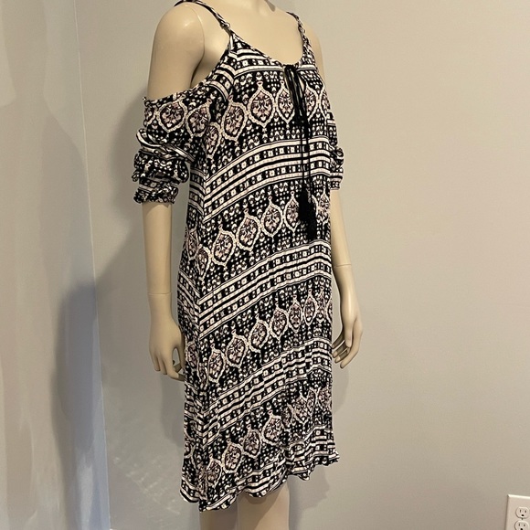 5th & LOVE Dress - Picture 3 of 7